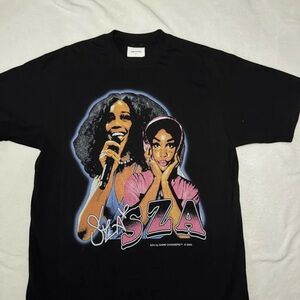 Black Graphic Tee - Short Sleeve